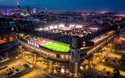 意大利甲级联赛圣西罗球场夜景